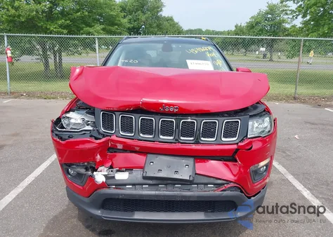 2018 Jeep Compass Latitude 4X4 из США, поврежденный, VIN 3C4NJDBB7JT223360